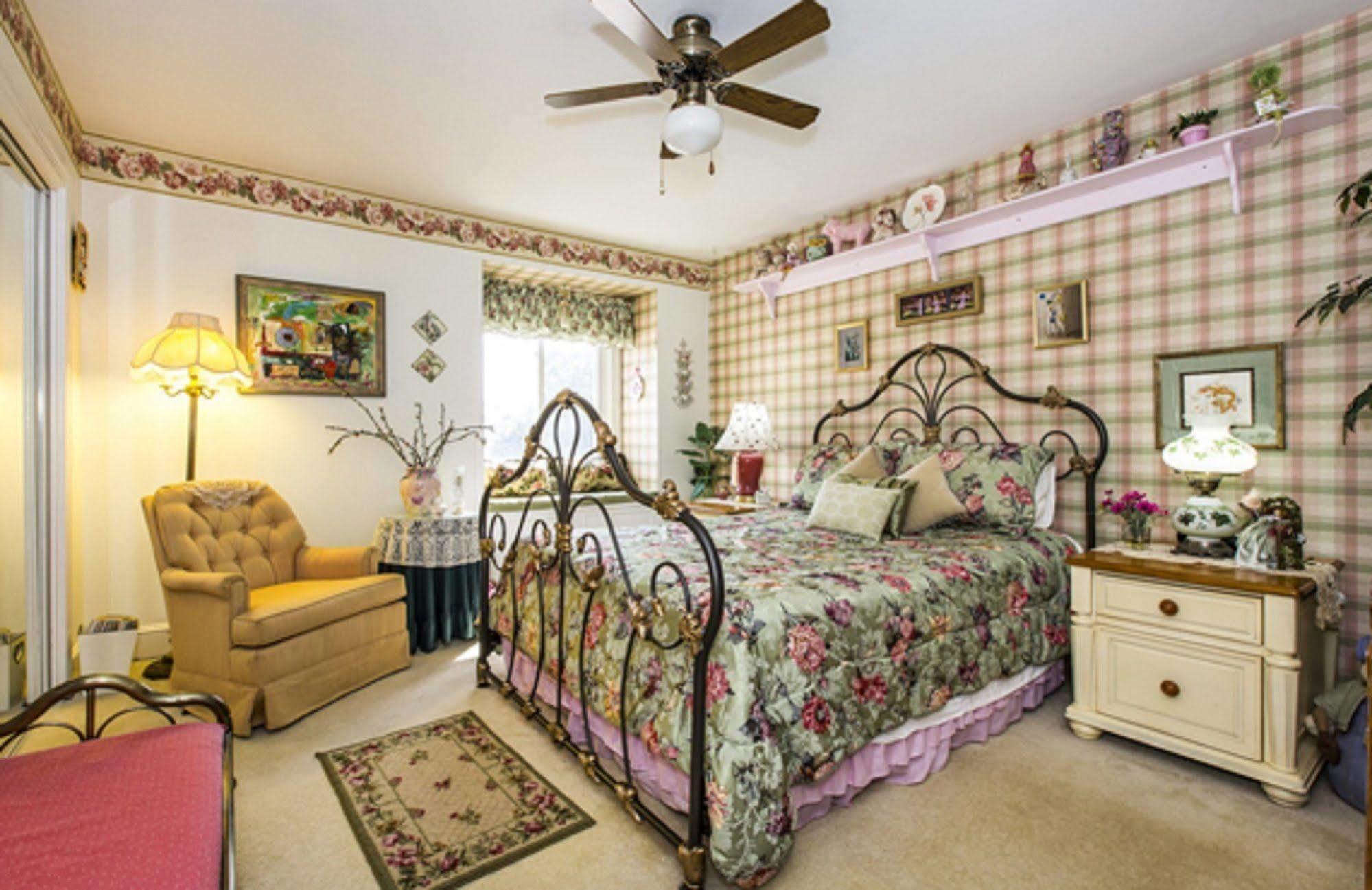 Matthews Manor Bed & Breakfast Ngoại thất bức ảnh