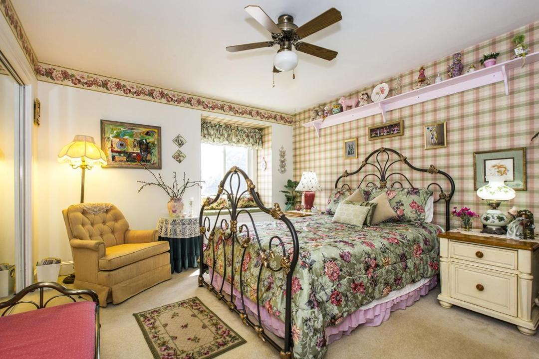 Matthews Manor Bed & Breakfast Ngoại thất bức ảnh