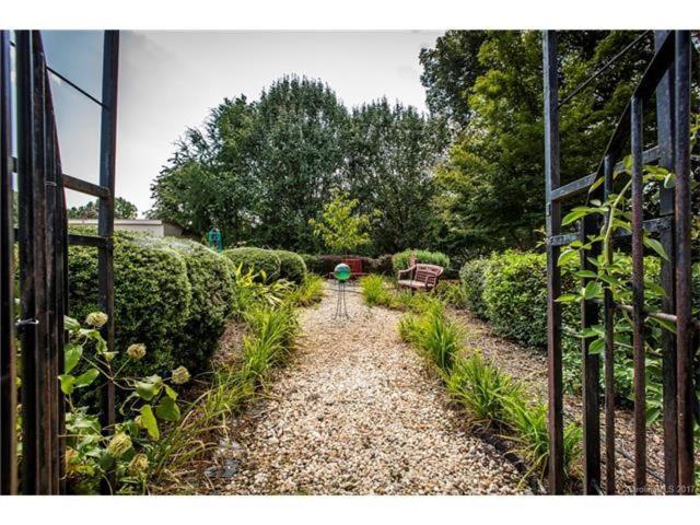 Matthews Manor Bed & Breakfast Ngoại thất bức ảnh
